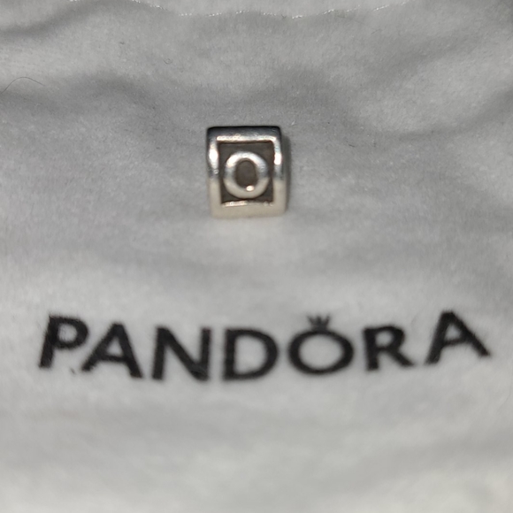 Pandora charm initial O - Picture 2 of 3